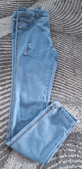 Spodnie dzinsy, rurki.