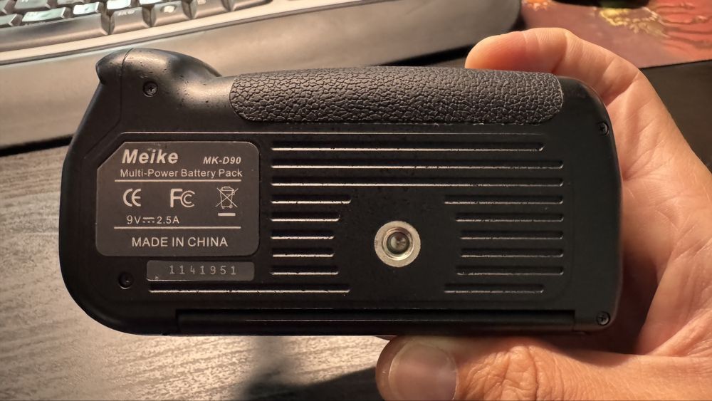 Corpo Nikon D90 com grip