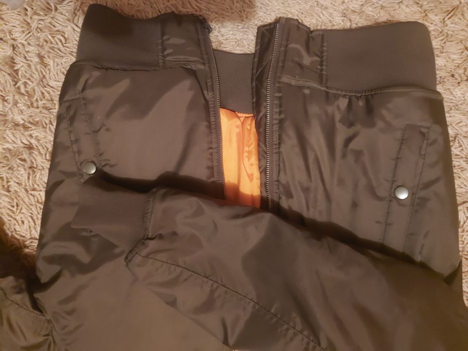 Продам бомберку на мальчика размер М.Бу но в очень хорошем состоянии