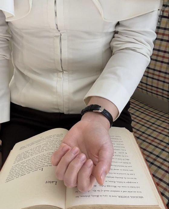 Жіночий годинник зі шкіряним ремінцем