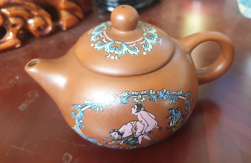 Чайник Китай.Ручная работа100%исинская глина. Интересный вариант.