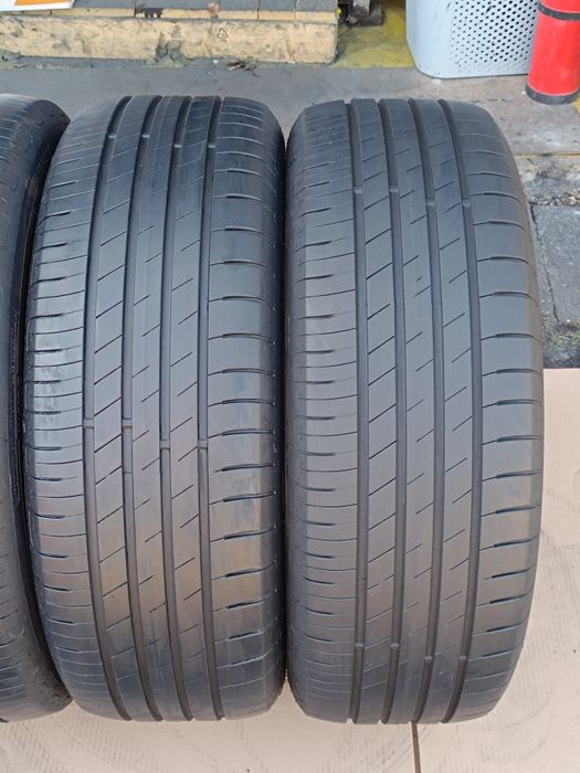 215/55R18 95H Goodyear Efficient Grip Performance