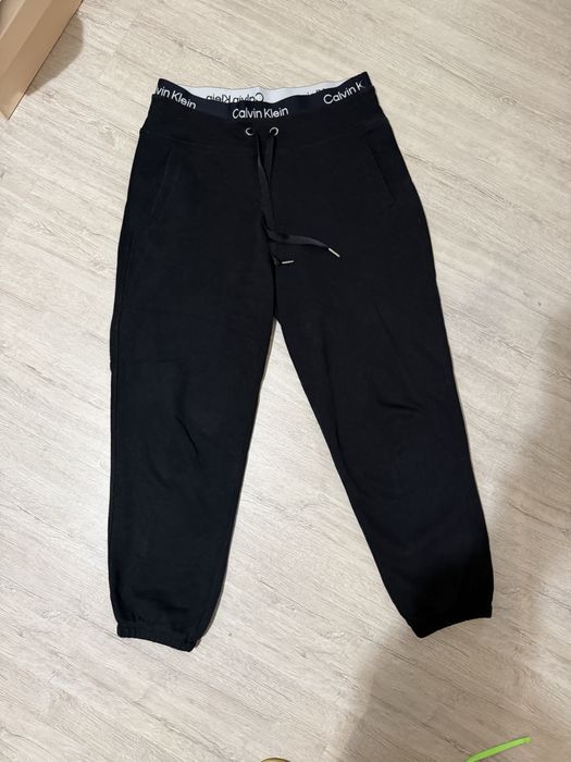 Спортивні штани бренду Calvin Klein