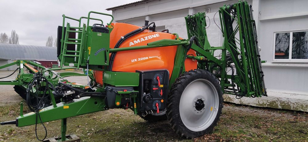 Новий оприскувач. Amazone UX special 3200.