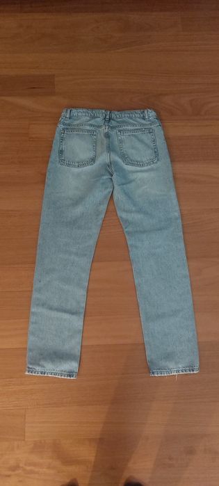 Calças jeans azuis claras