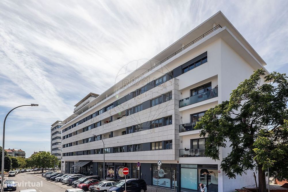 Apartamento T4 para arrendamento