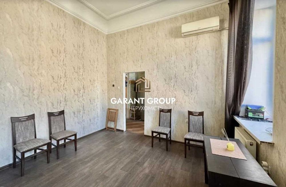 Трикімнатна квартира  у цегляному будинку\центр міста