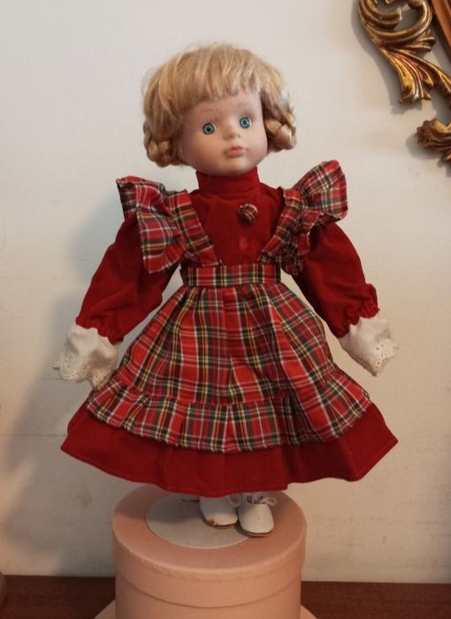 Vendo boneca de porcelana