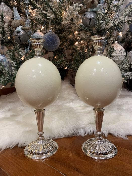 Casticais em prata eleborados com ovos de avestruz