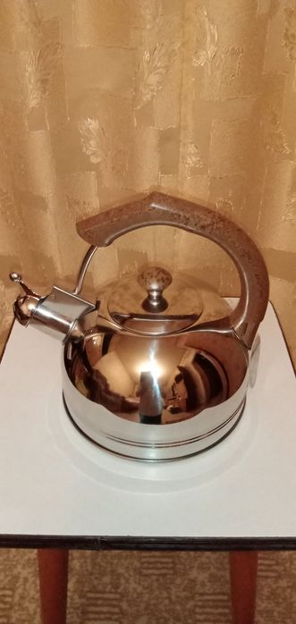 Продам чайник со свистком.