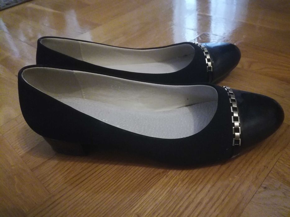 Pantofelki czarne rozm. 38