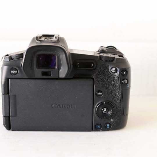 Canon R, resolução30 megapixel, mais objetiva 24-105 IS