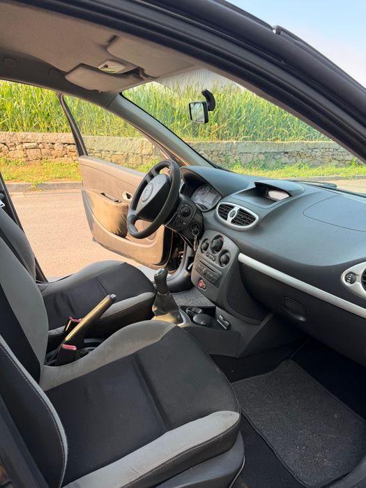 Carro Renault Clio