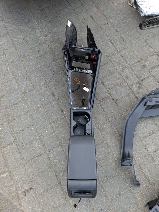 Tunel środkowy podłokietnik VW Golf VIII GTI GTD R-line