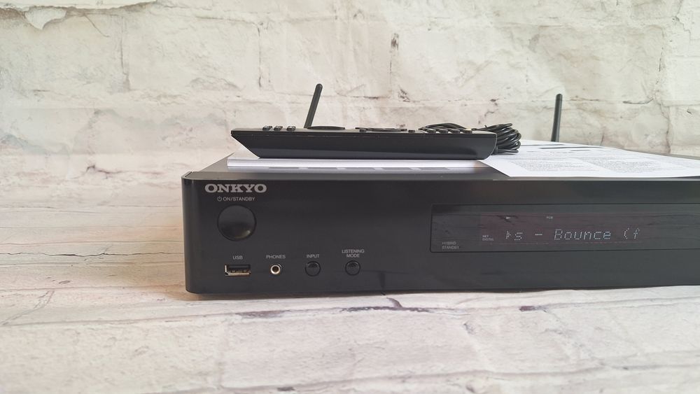 Nowoczesny płaski amplituner Onkyo TX-L50 Wi-Fi BT 4k60p net radio