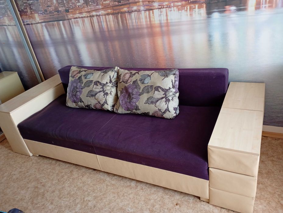 Продам диван с нишами для хранения