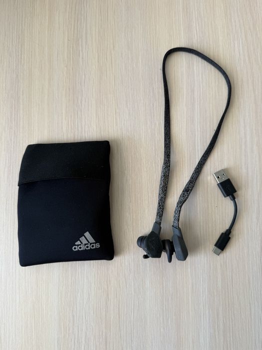 Продам оригинальные беспроводные наушники адидас