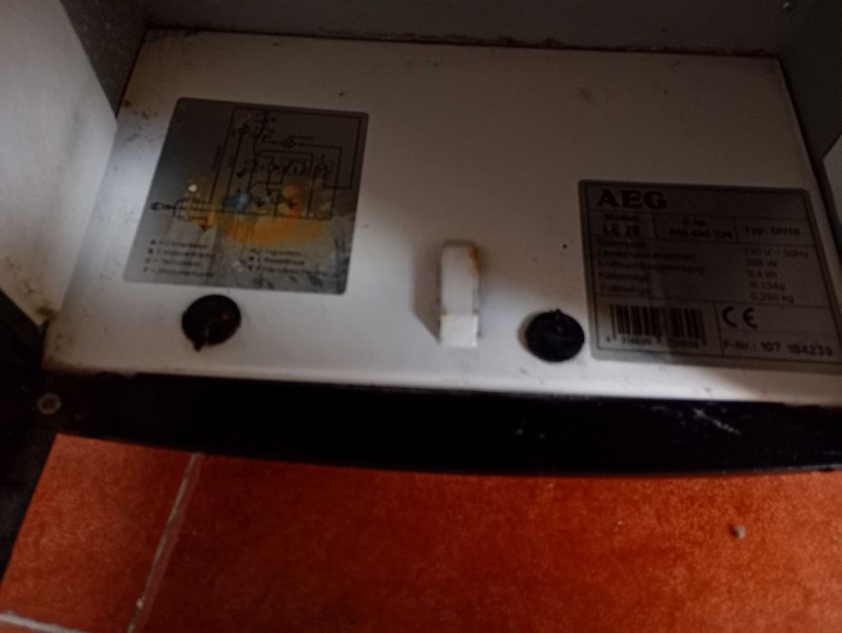 Desumidificador AEG preto