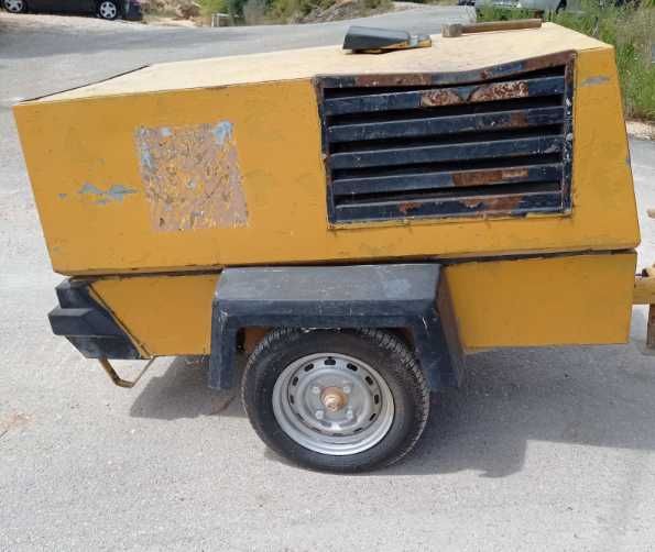 Compressor Kaeser Trifásico de Reboque - Usado