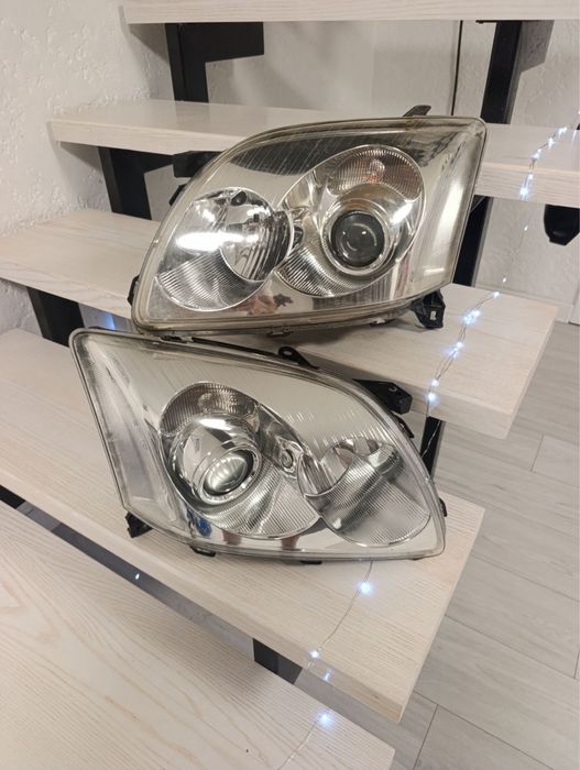 Фари Тойота Авенсіс Т25