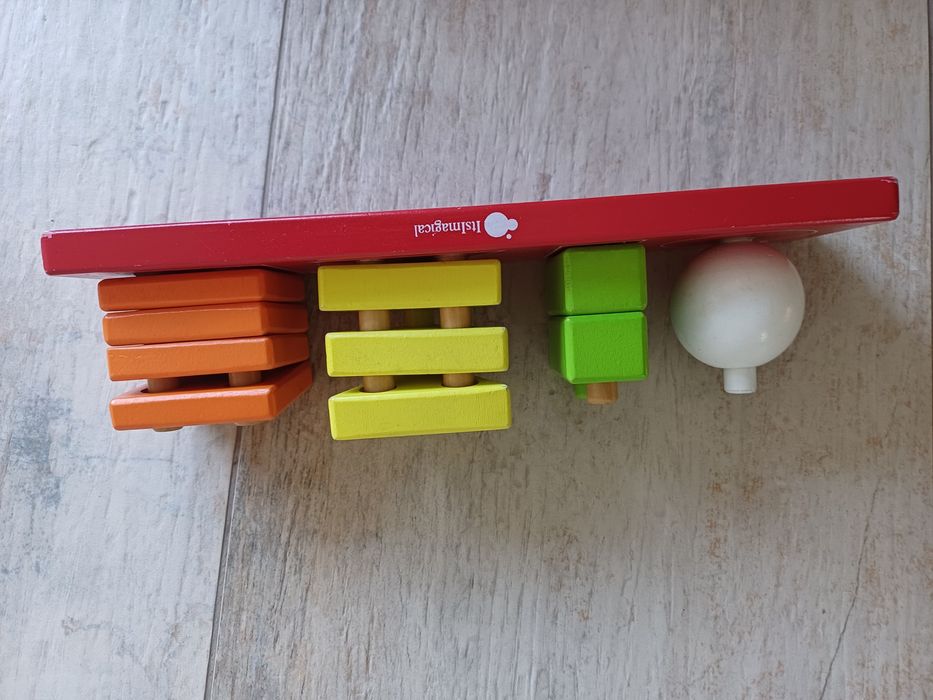 Brinquedo de encaixe de madeira