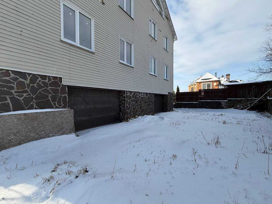 Большое помещение 900 м² с участком 15 соток в Гостомеле