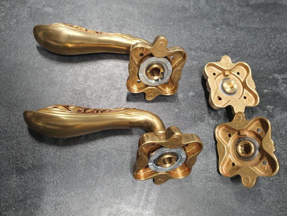 Латунні дверні ручки Linea Cali Liberty