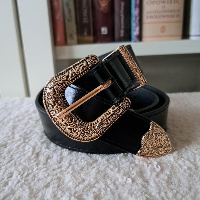 Nowy pasek z ozdobną klamrą