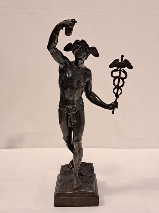 Escultura em bronze (mercurio voador)r