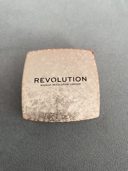 Makeup Revolution Jewel rozświetlacz