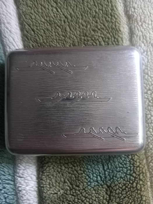 для мужчины металический футляр гребля.В хорошем состоянии