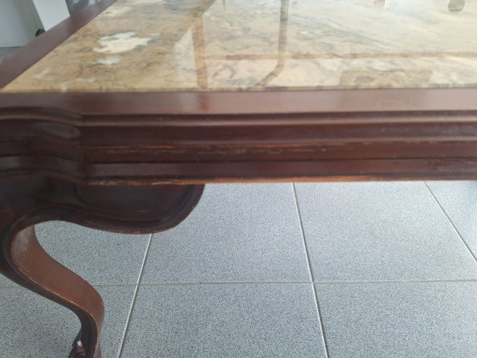 Mesa de centro com pedra mármore