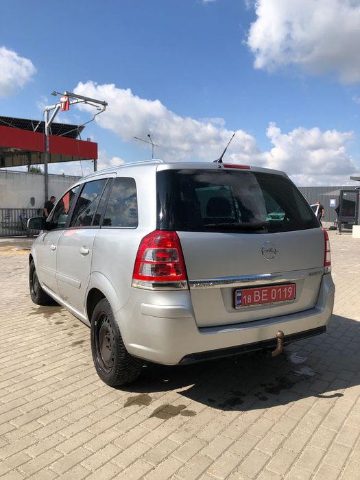 Opel Zafira 2011 рік