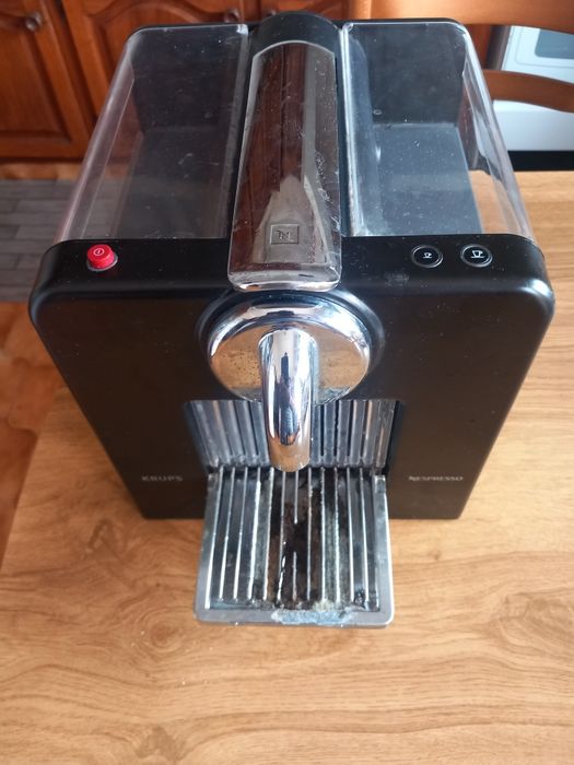 Maquina de cafe nesspresso  cube(avariada)