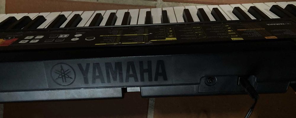 Yamaha PSR-F52 teclado indicado para iniciantes (como novo)