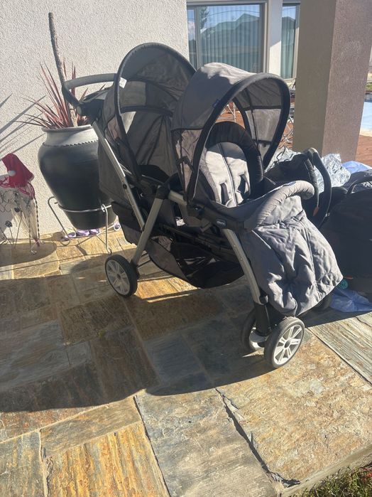 Carrinho gêmeos da marca Chicco