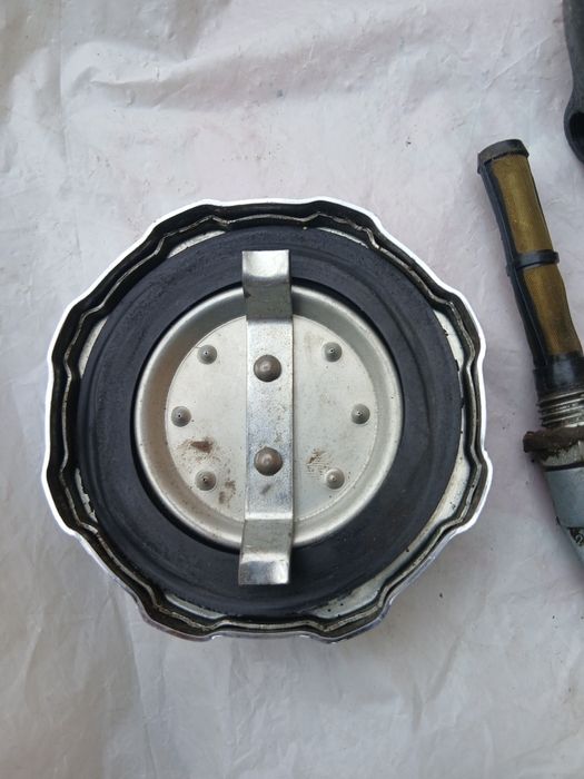 Кришка бака до яви