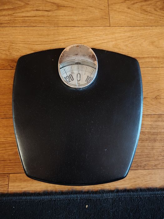 Waga poniemiecka  skórzana zabytek