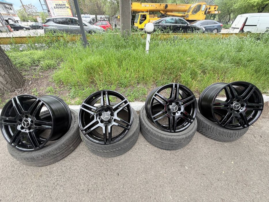 Mercedes AMG R18 різноширокі