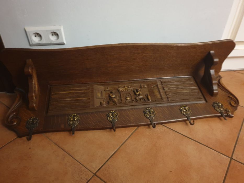 Stary wieszak dębowy