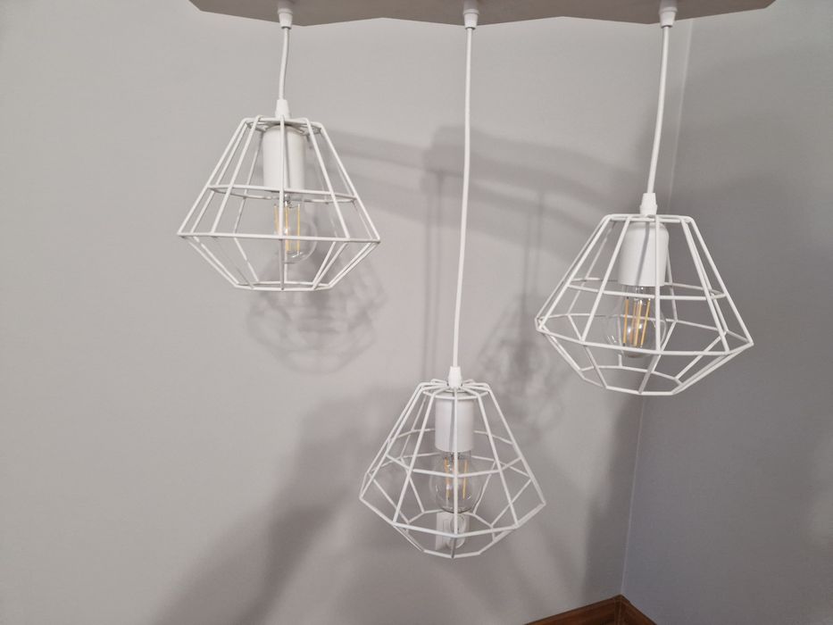 Lampa biała wisząca