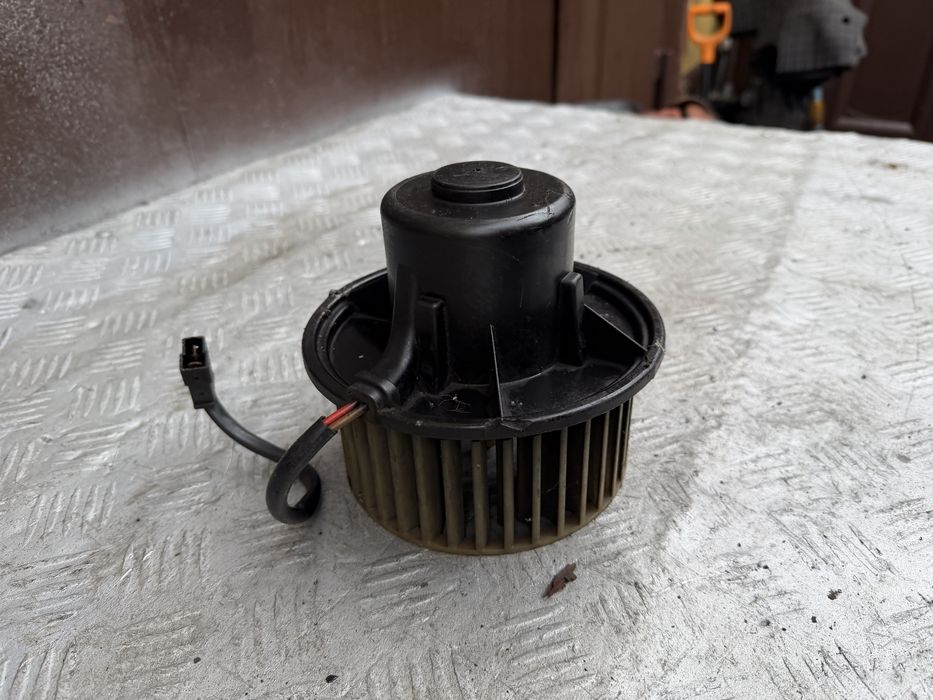 Моторчик печки вентилятор Ауди б3 80 audi 80 b3 год 1989