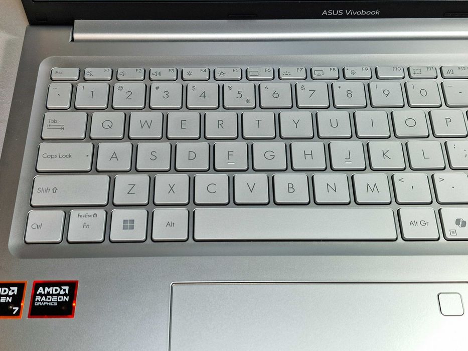 Asus Vivobook 16 - M1605NAQ / R7-170 3.30GHz / Radeon 680M / 16GB 4800MHz DDR5 / 512GB M2 / 16' WUXGA TFT 60Hz / Grade A / 6/05/26 z EURO RTV AGD