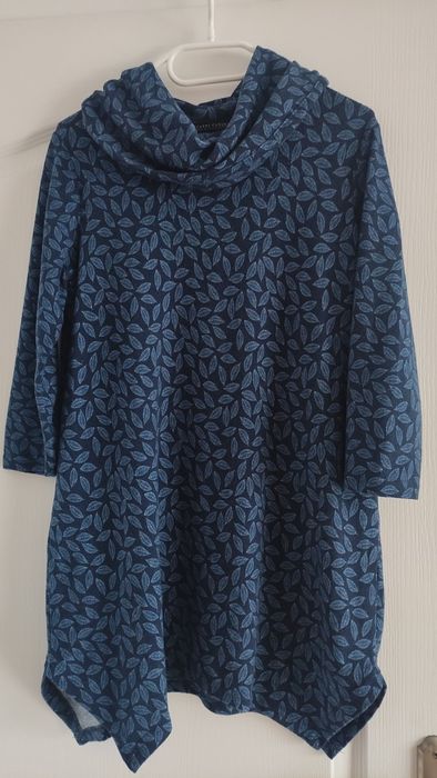 Długi sweter z golfem