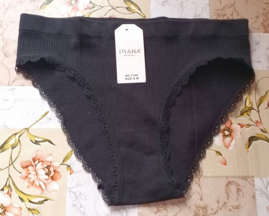 Majtki czarne z prążkowanego materiału nowe z metką S/M