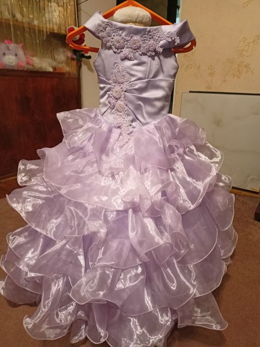 Продам гарну святкову сукню для дівчинки