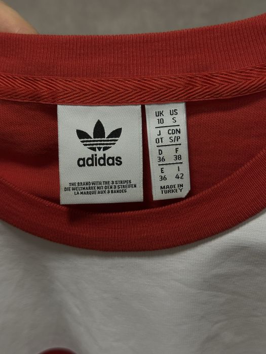 Жіноча футболка топ ADIDAS  оригінальна