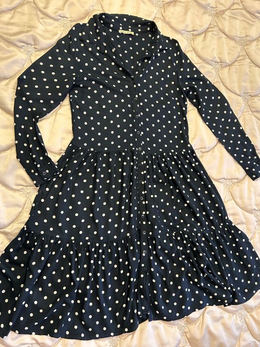 Стильна жіноча сукня в горох