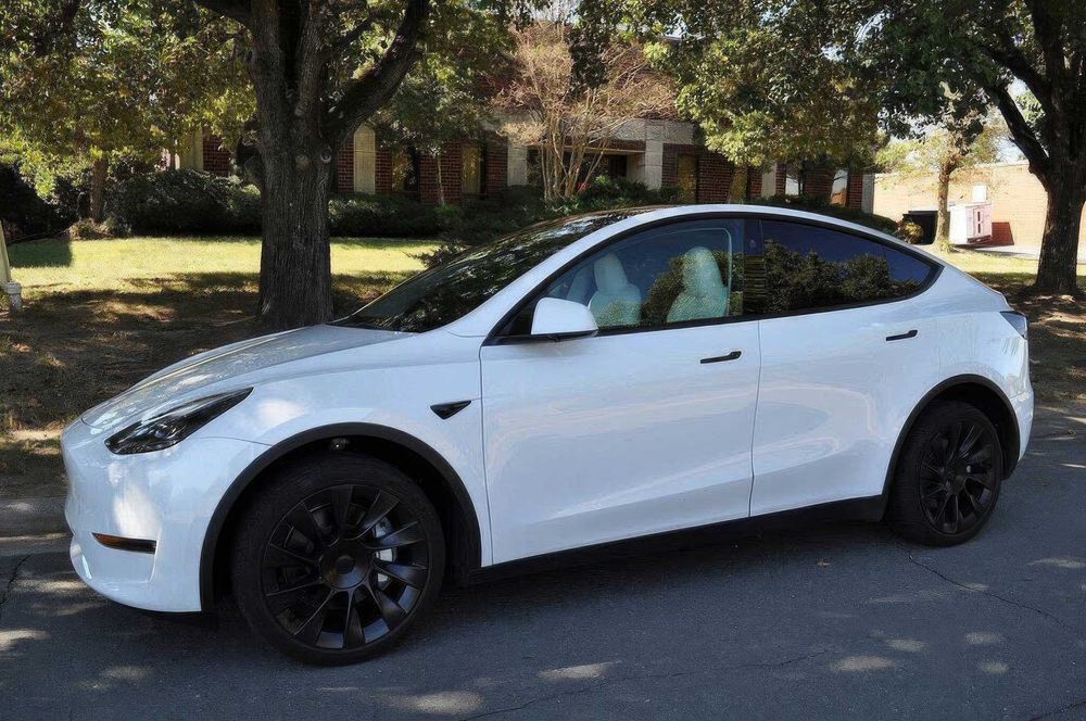 Tesla Model Y Long Range      2023