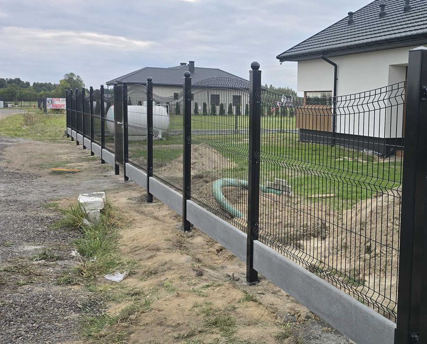 Montaż ogrodzeń panelowych - klasyczne 3D, proste 2D, typu Fala